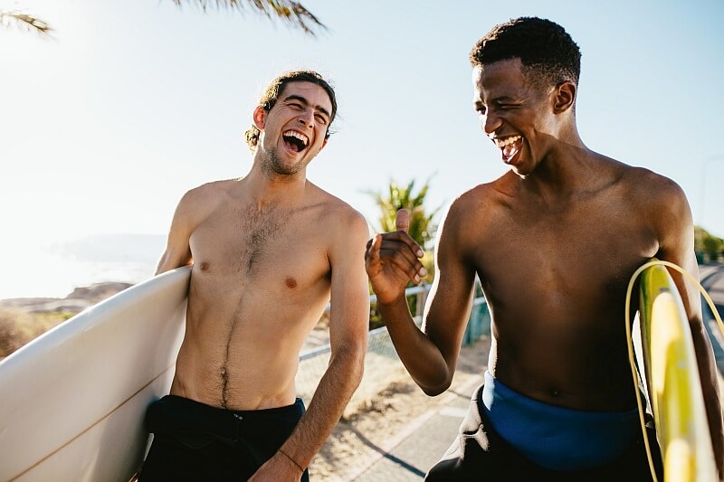 beim Surfen Leute kennenlernen - surfen auf Kapverden