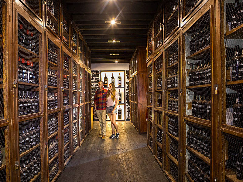 Beim Einkaufsbummel in Funchal darf der Besuch eines Weingeschäfts nicht fehlen.
