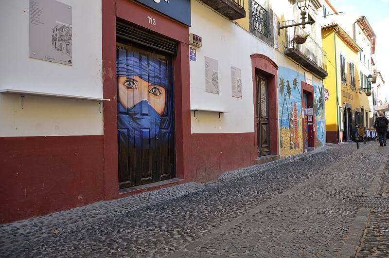Bemalte Türen in der  Rua de Santa Maria - Funchal Sehenswürdigkeit