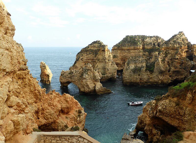 Felsenbucht an der Algarve-Küste